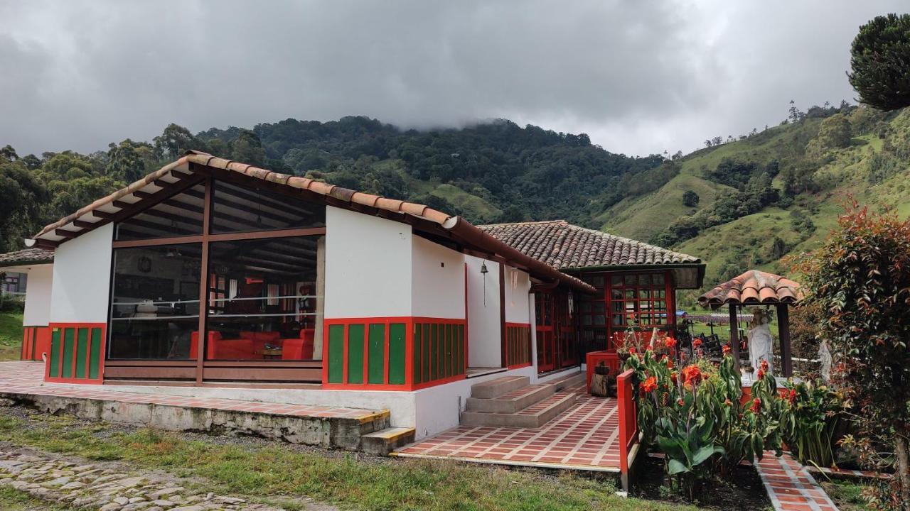 Ecohotel Pinohermoso Reserva Natural Саленто Екстериор снимка