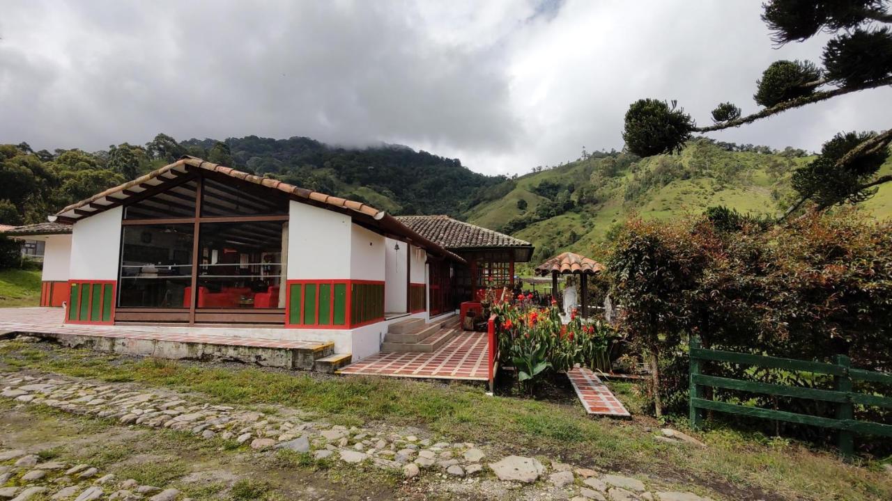 Ecohotel Pinohermoso Reserva Natural Саленто Екстериор снимка